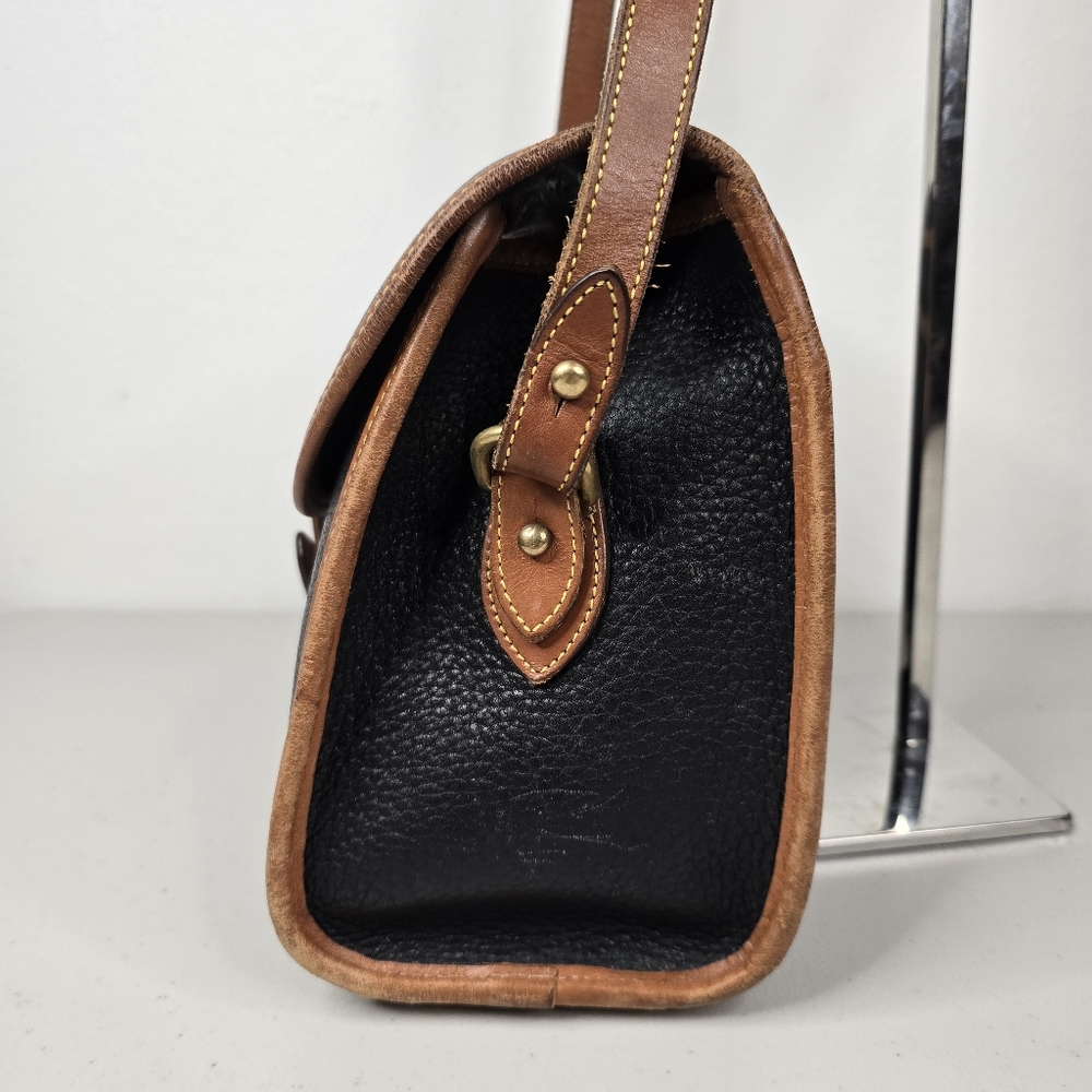 DOONEY & BOURKE Shoulder Bag Leather All Weather VTG Essex Black Tan Ships FAST - Picture 6 of 17